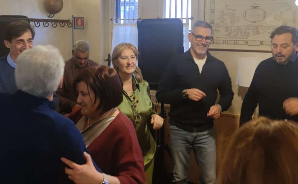 Cosenza, emozioni senza tempo: rimpatriata della V G del "Pezzullo" a 40 anni dall’ultima campanella 55 Rimpatriata V G Pezzullo 1985_86 01