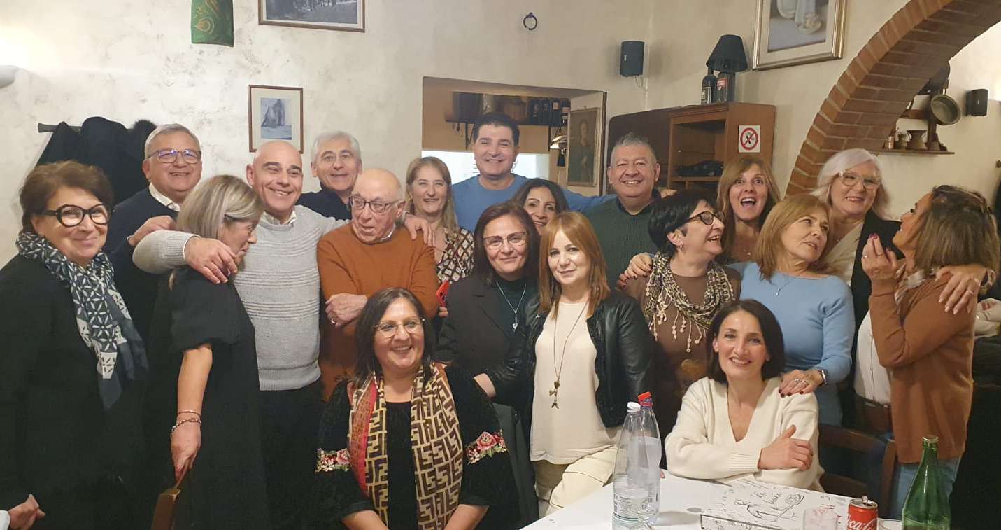 Cosenza, emozioni senza tempo: rimpatriata della V G del "Pezzullo" a 40 anni dall’ultima campanella 53 Rimpatriata V G Pezzullo 1985_86 06