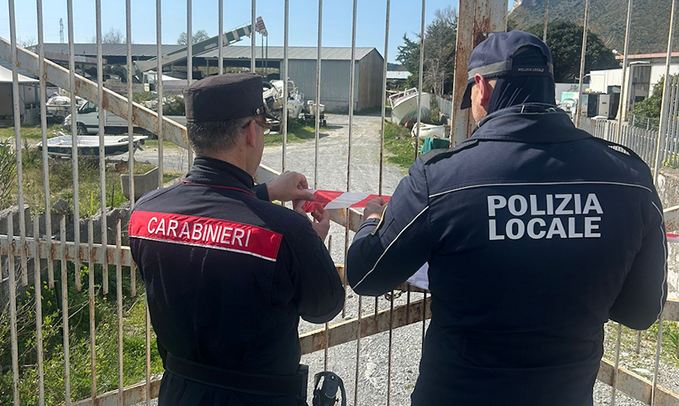 Sequestrata area di rimessaggio barche da 6000 mq sul Tirreno Cosentino: rifiuti illeciti e abusi edilizi 52 Sequestro carabinieri