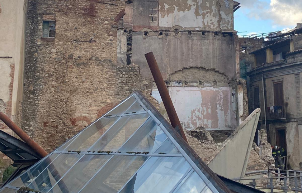 Cosenza, nuovo crollo su via Campagna nel centro storico. Alimena: “ora parta il recupero degli immobili" 52 Via campagna crollo centro storico Cosenza
