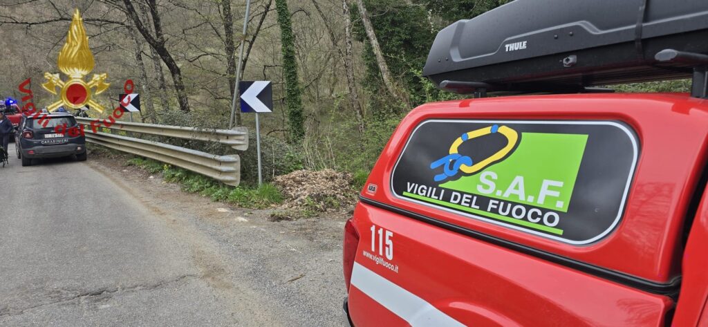 In monopattino cadono in una scarpata nel Cosentino: papà e figlio feriti, interviene l'elisoccorso 53 Figline monopattino 02