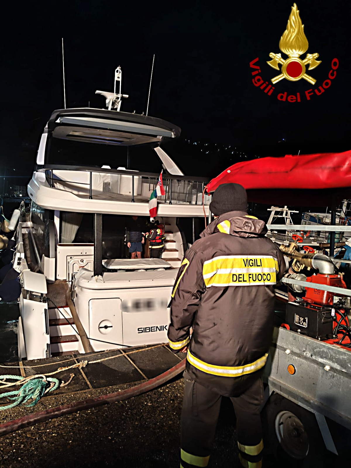 Paura a Cetraro: yacht di 22 metri rischia di affondare per una falla. Messo in sicurezza dopo ore di lavoro 52 Yacht di 22 metri cetraro_02