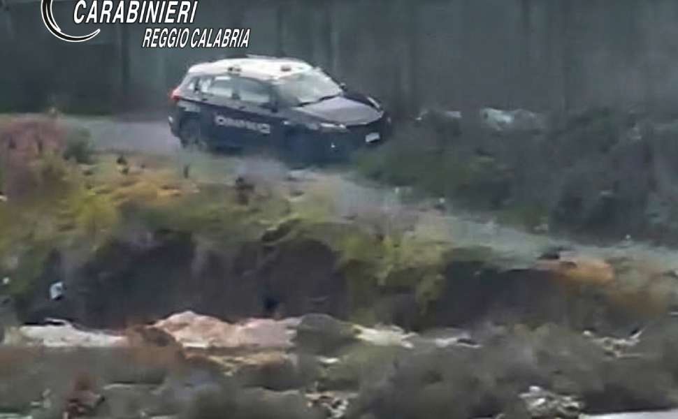auto si ribalta torrente 03