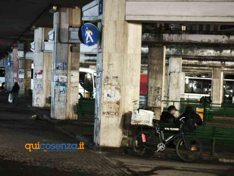 autostazione-cosenza-violenza-degrado