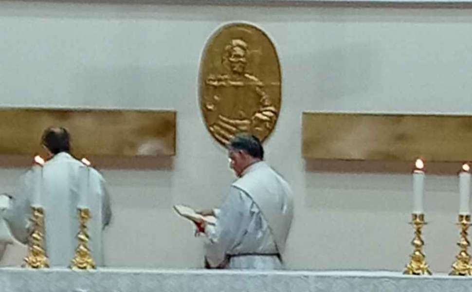 Arte e fede a Cosenza: nella Chiesa di Cristo Re, inaugurato il bassorilievo "Cristo Maestro" 53 bassorilievo cristo re 03