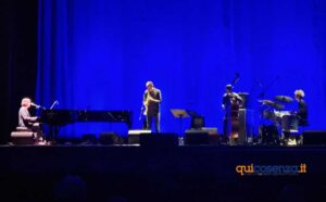 Straordinario ed elegante: l'anima e la poesia di Sergio Cammariere incantano il pubblico di Cosenza 56 cammariere al Rendano 01