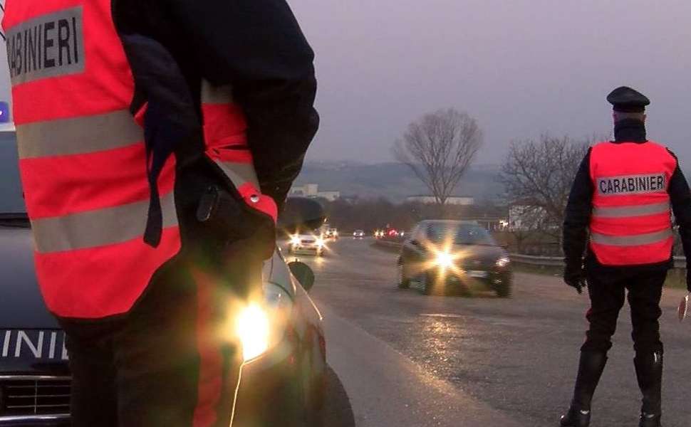 carabinieri alt inseguimento