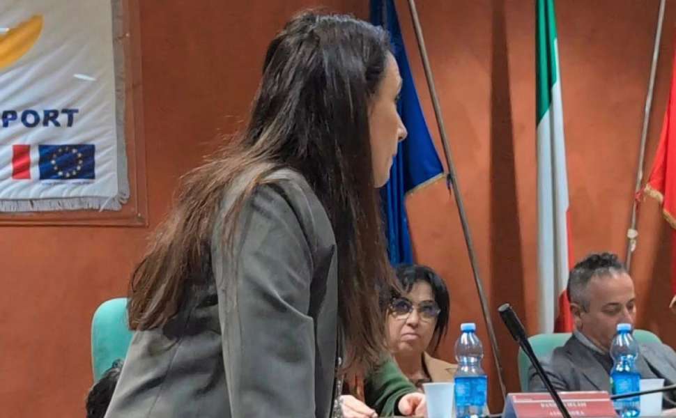 Rende, su Roges il sindaco va avanti per la sua strada: «traffico in tilt e 1000 firme ignorate» 53 consiglio comunale rende dibattito roges 02