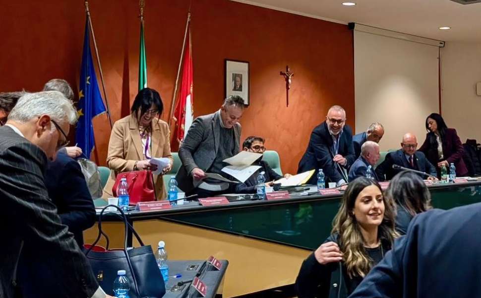 consiglio comunale rende traffico 23 marzo 03