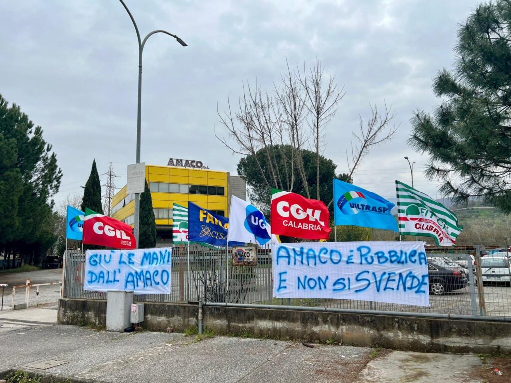 Cosenza, il piano per salvare Amaco: 111 lavoratori verso il riassorbimento e bus garantiti 53 cosenza-amaco-presidio-lavoratori