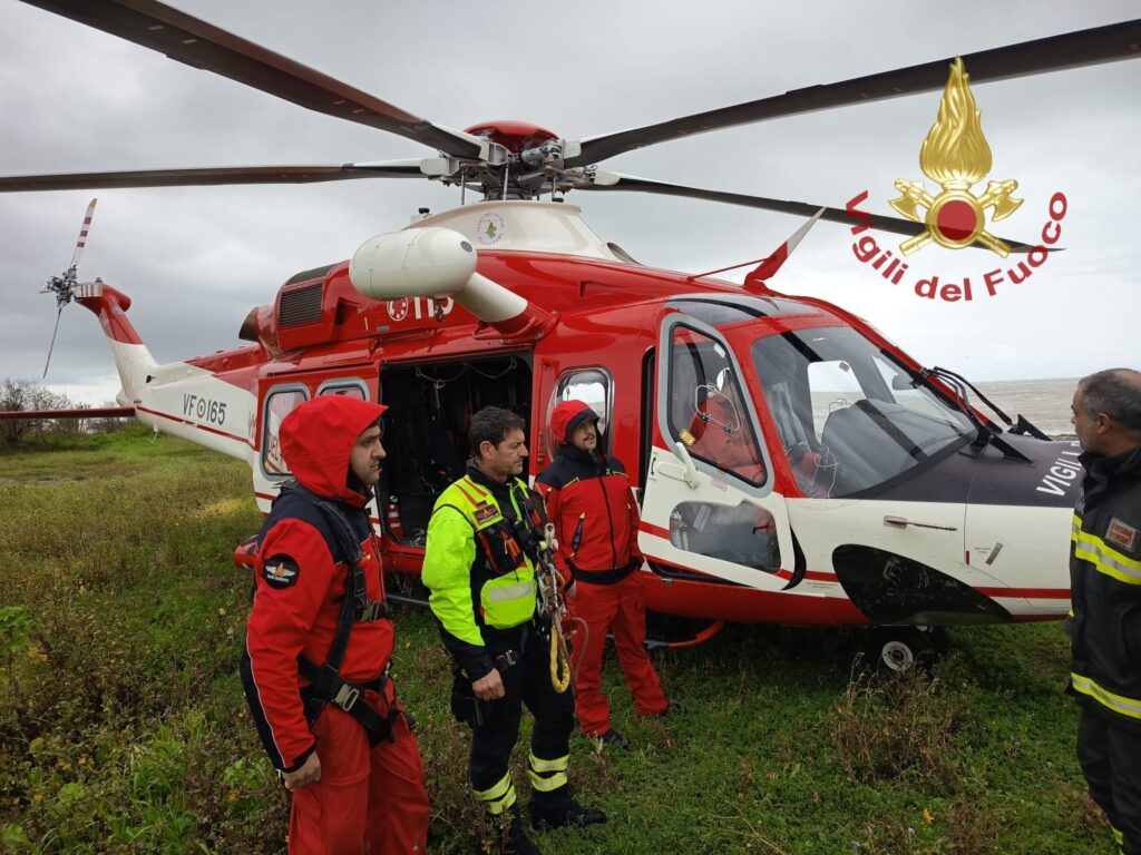 Costa ionica cosentina sotto assedio del maltempo: salvato un uomo intrappolato tra acqua e fango 54 d15cc174 bd79 4f3c aa6c de584e9a3e35