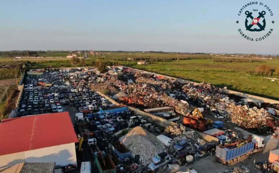 discarica autoveicoli guardia costiera isola c rizzuto 01