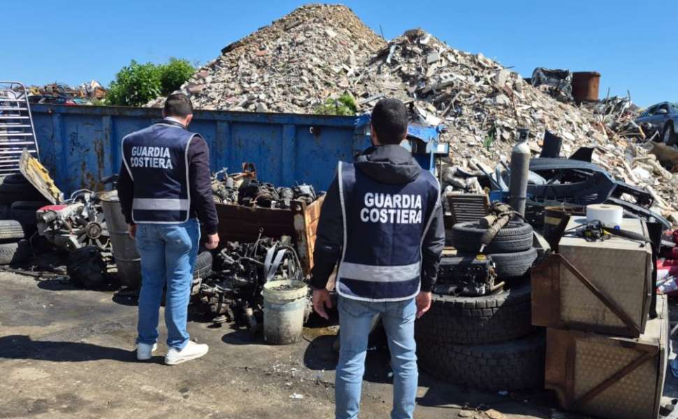 discarica autoveicoli guardia costiera isola c rizzuto 02