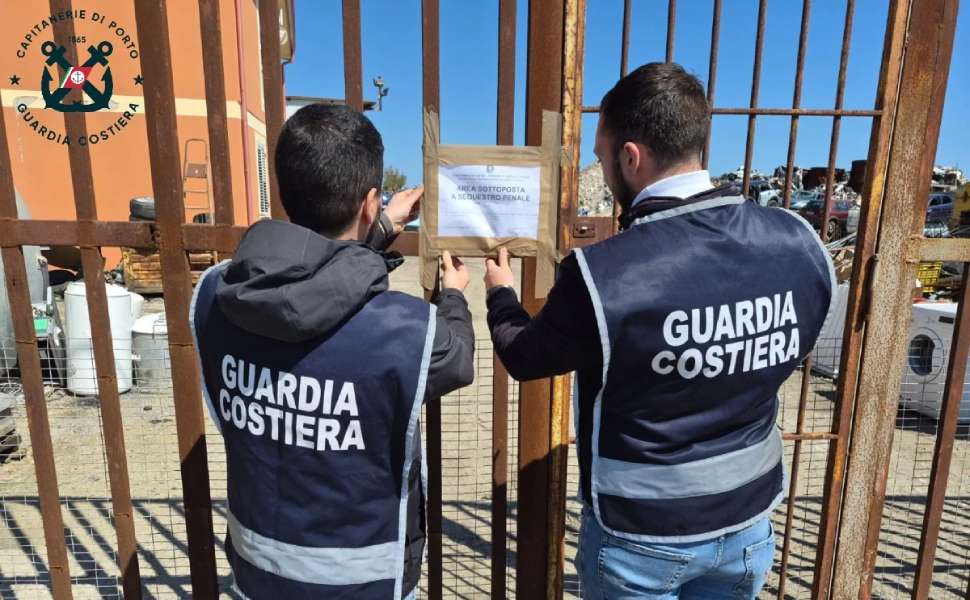 discarica autoveicoli guardia costiera isola c rizzuto 03