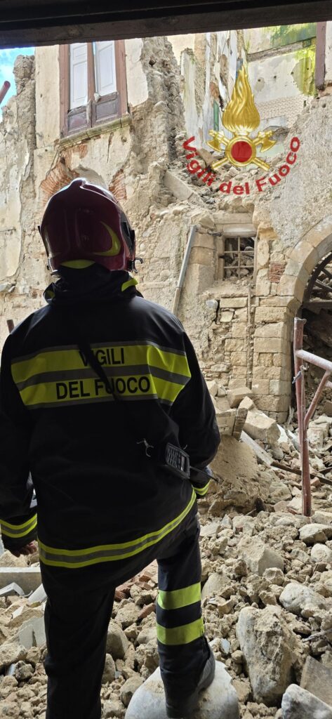 crollo centro storico cosenza