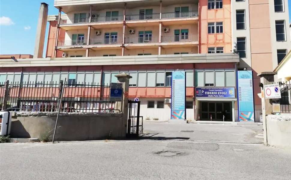 Furti di farmaci oncologici: esclusa complicità interna, procuratore Borrelli «vicenda molto grave» 52 furti farmaci oncologici ospedale tiberio evoli melito porto salvo