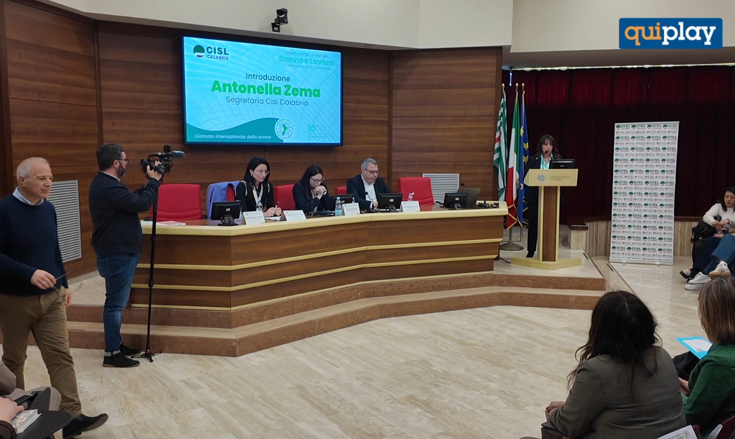 "Oltre il soffitto di cristallo": dalla CISL Calabria l’appello a fare delle donne il motore dello sviluppo 81 A Lamezia Terme l’iniziativa della CISL Calabria: “Oltre il soffitto di cristallo”