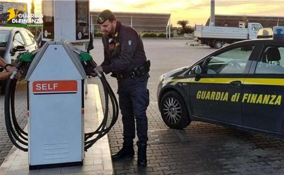 guardia finanza prezzi carburanti controlli