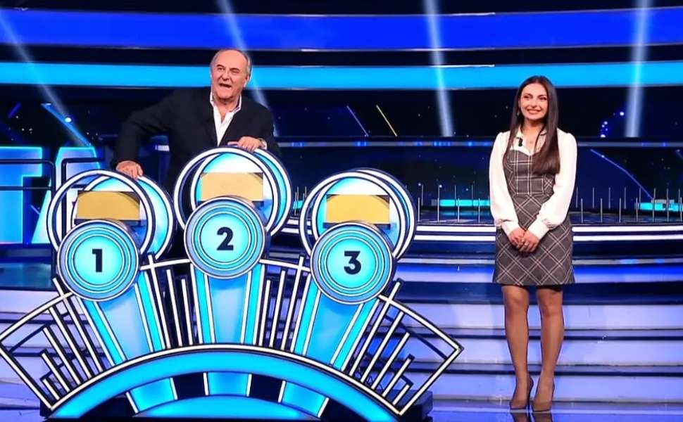 San Giorgio Albanese: Karen trionfa a "La Ruota della Fortuna", «una gioia immensa per tutta la comunità» 52 karen - jerry - ruota della fortuna