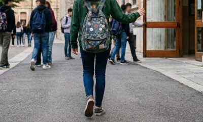 ragazza scuola zaino - coltello