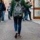ragazza scuola zaino - coltello
