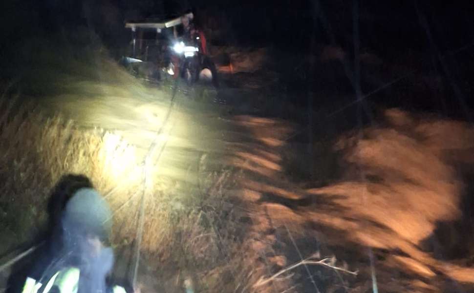 trattore torrente vigili fuoco cardeto