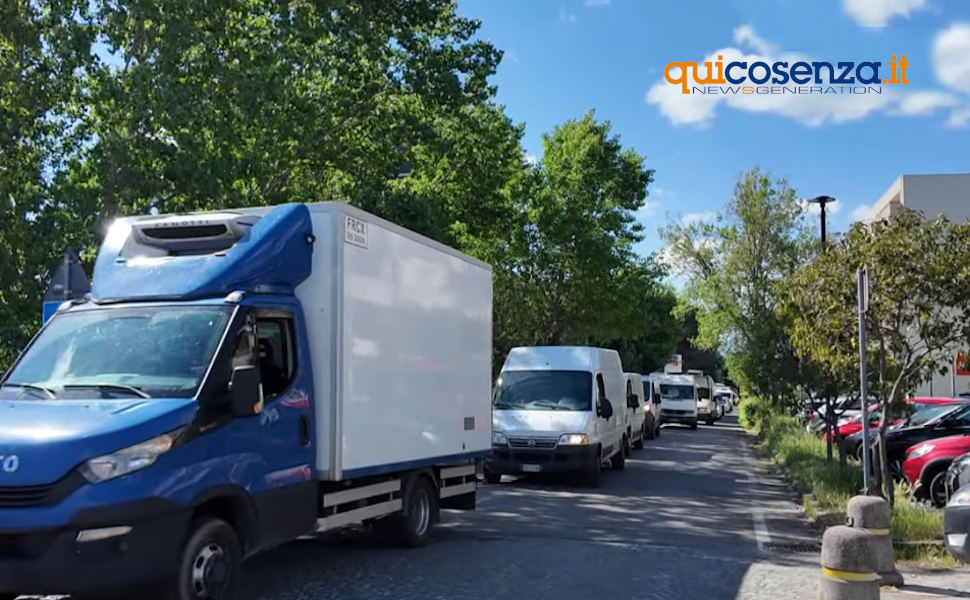 Mercato a Rende: è scontro totale. Gli ambulanti minacciano l’addio: "risposte concrete, pronti a spostarci a Cosenza" 53 Ambulanti Rende