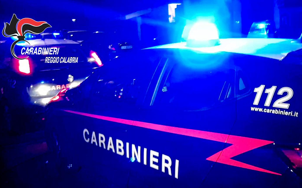 Carabinieri Reggio Calabria aggredisce la moglie con un coltello