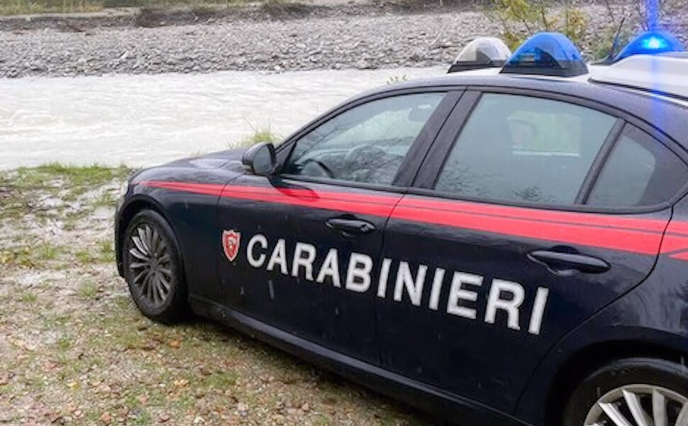 Carabinieri fiume salvataggio rovinosa caduta