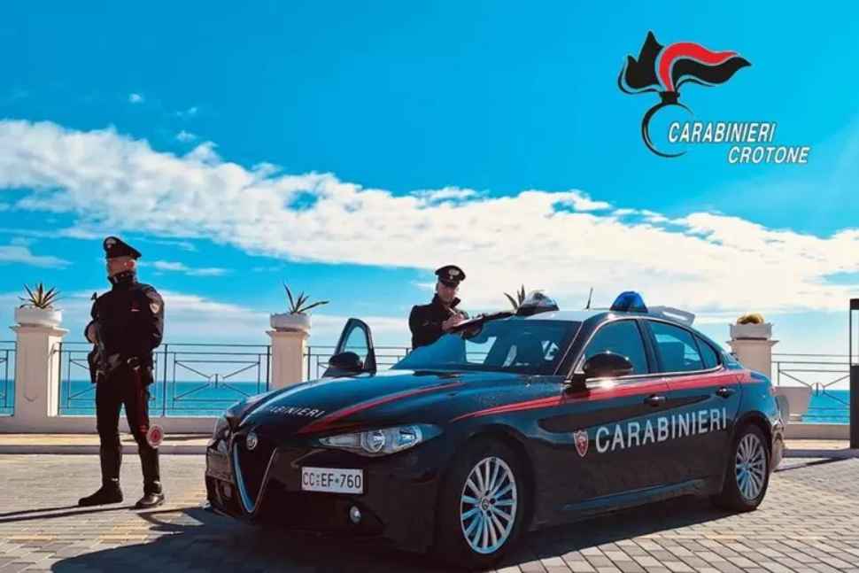 Non si ferma all'alt dei carabinieri e parte la fuga sfrenata: arrestato un giovane centauro 51 arrestato_centauro
