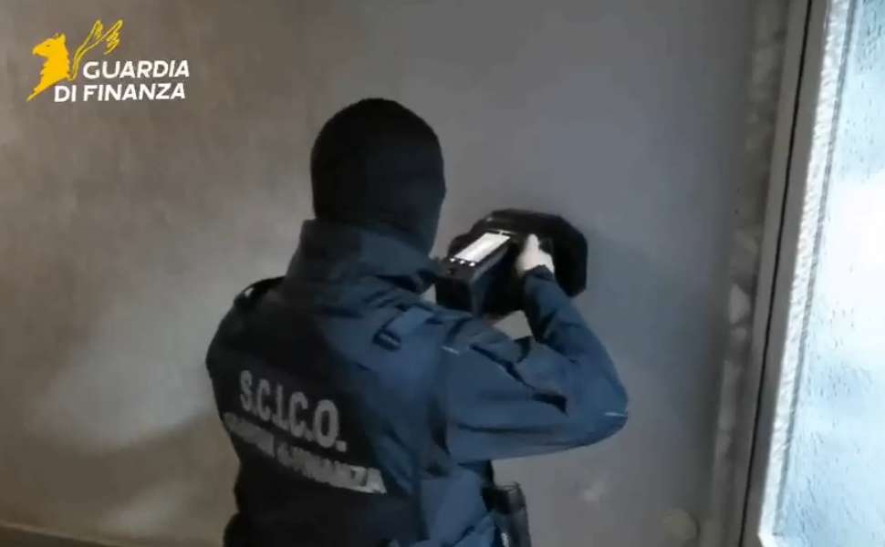 Cellulari in carcere e ndrangheta - Guardia finanza 2
