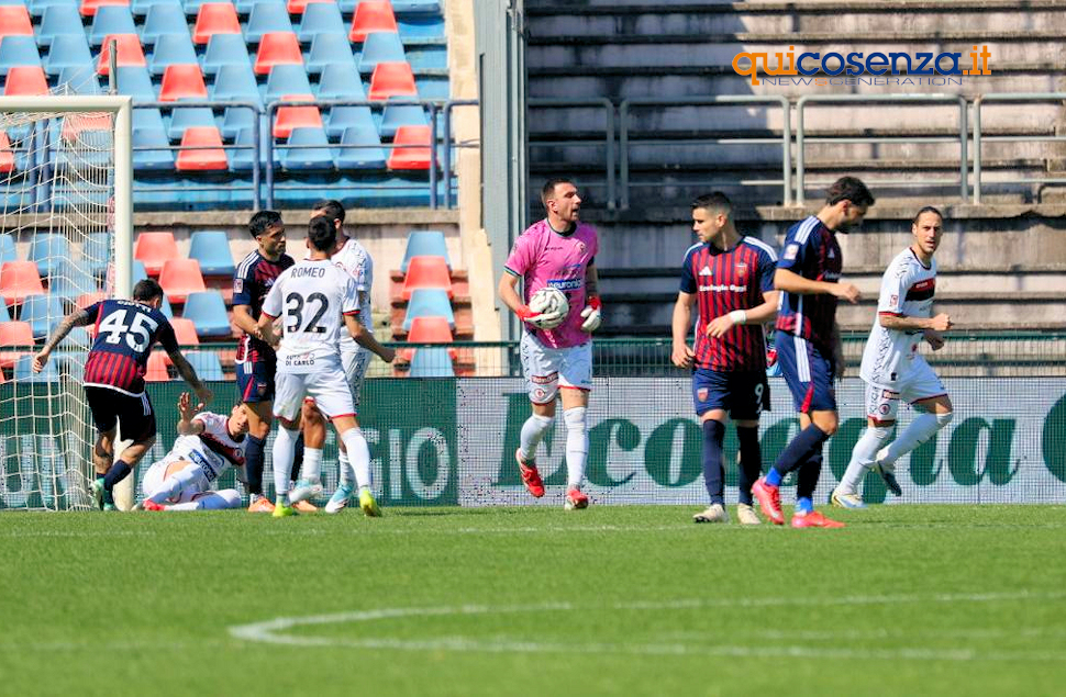 Cosenza-Foggia: 1-0. Decide Ciotti, settimo sigillo interno di fila e terzo posto. Baez sbaglia un rigore 52 Cosenza Foggia_07