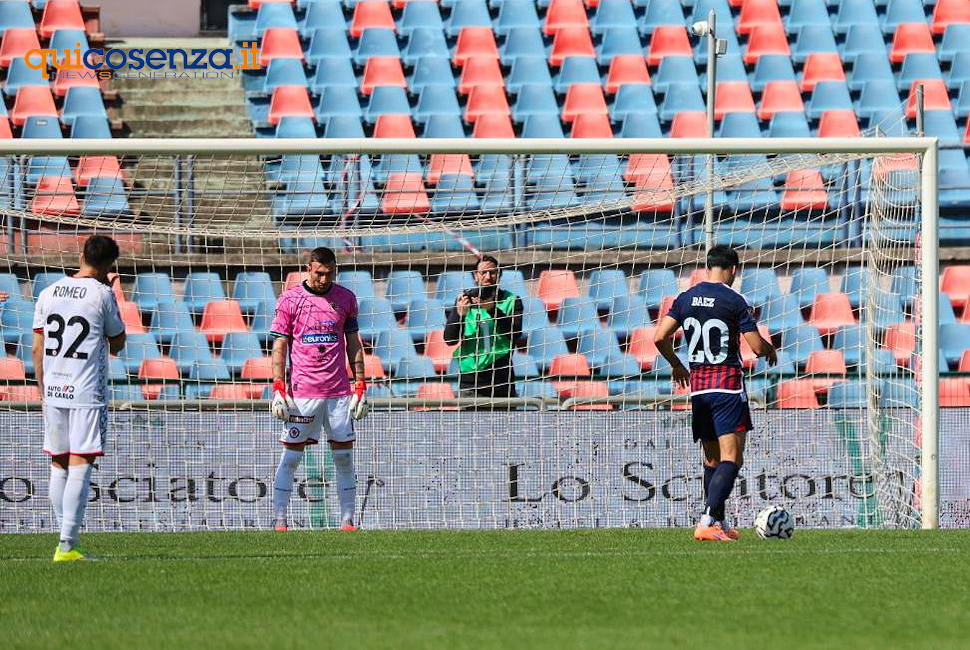 Cosenza-Foggia: 1-0. Decide Ciotti, settimo sigillo interno di fila e terzo posto. Baez sbaglia un rigore 55 Cosenza Foggia_rigore Baez