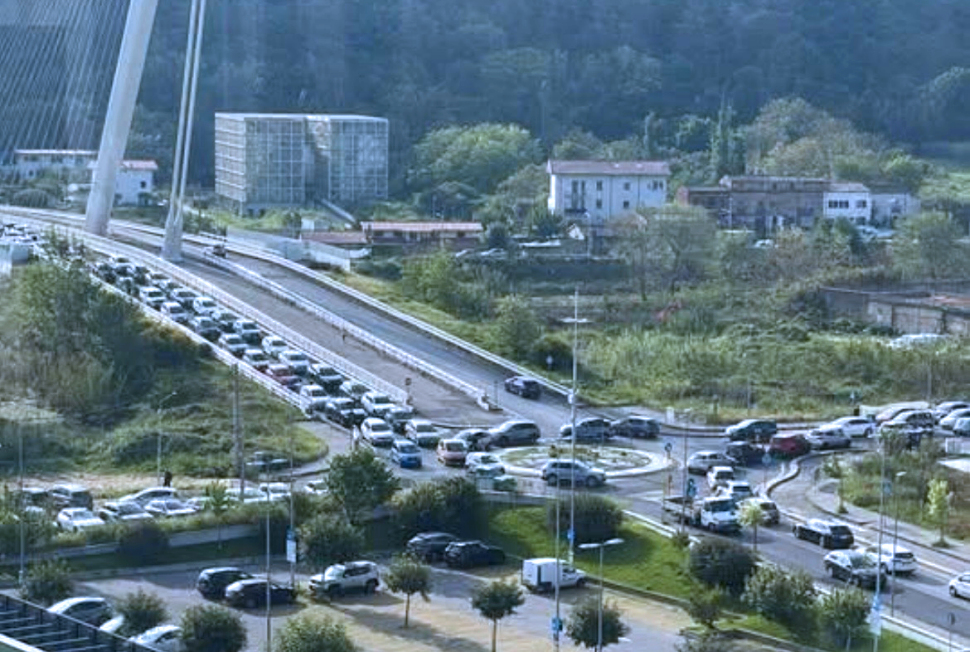 Caos traffico, nuovo affondo dell’opposizione “Cantieri senza controllo e città paralizzata nel silenzio di Caruso" 51 Caos Traffico Cosenza bitumazione traffico