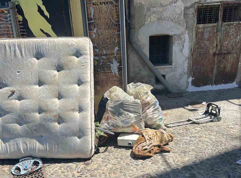 Cosenza, Piazza Valdesi e corso Telesio nel degrado tra risse, velocità folle e rifiuti: «Urge un piano» 52 Cosenza degrado C.so Telesio