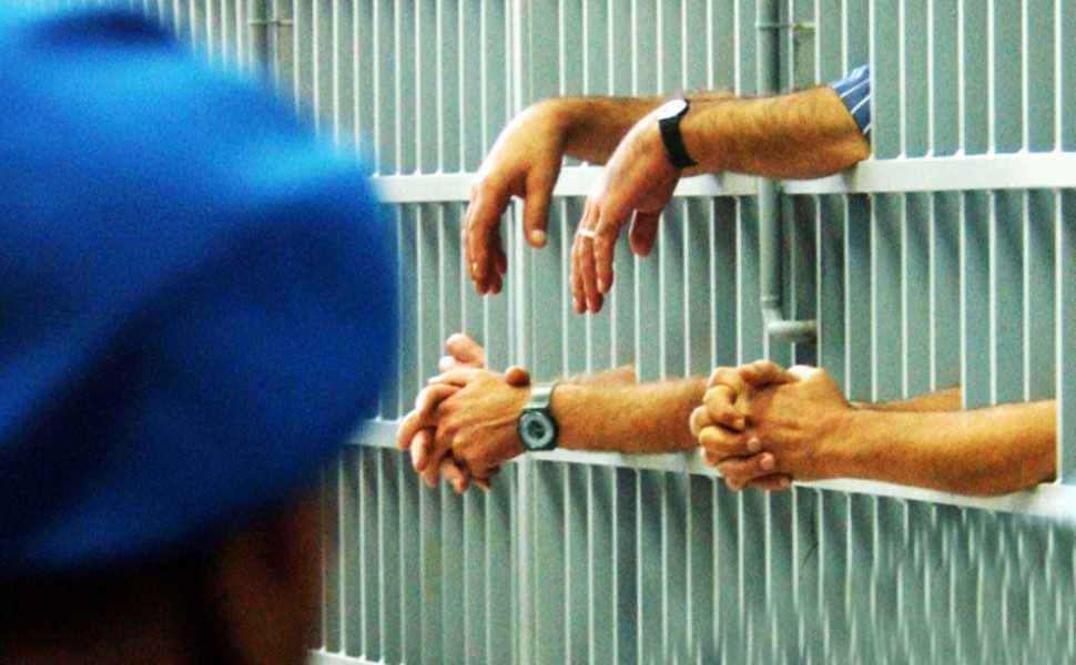 Detenuto aggredisce agenti - sovraffollamento carcere