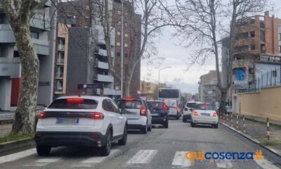 Fila auto verso via Kennedy Rende - Traffico 03 cittadino