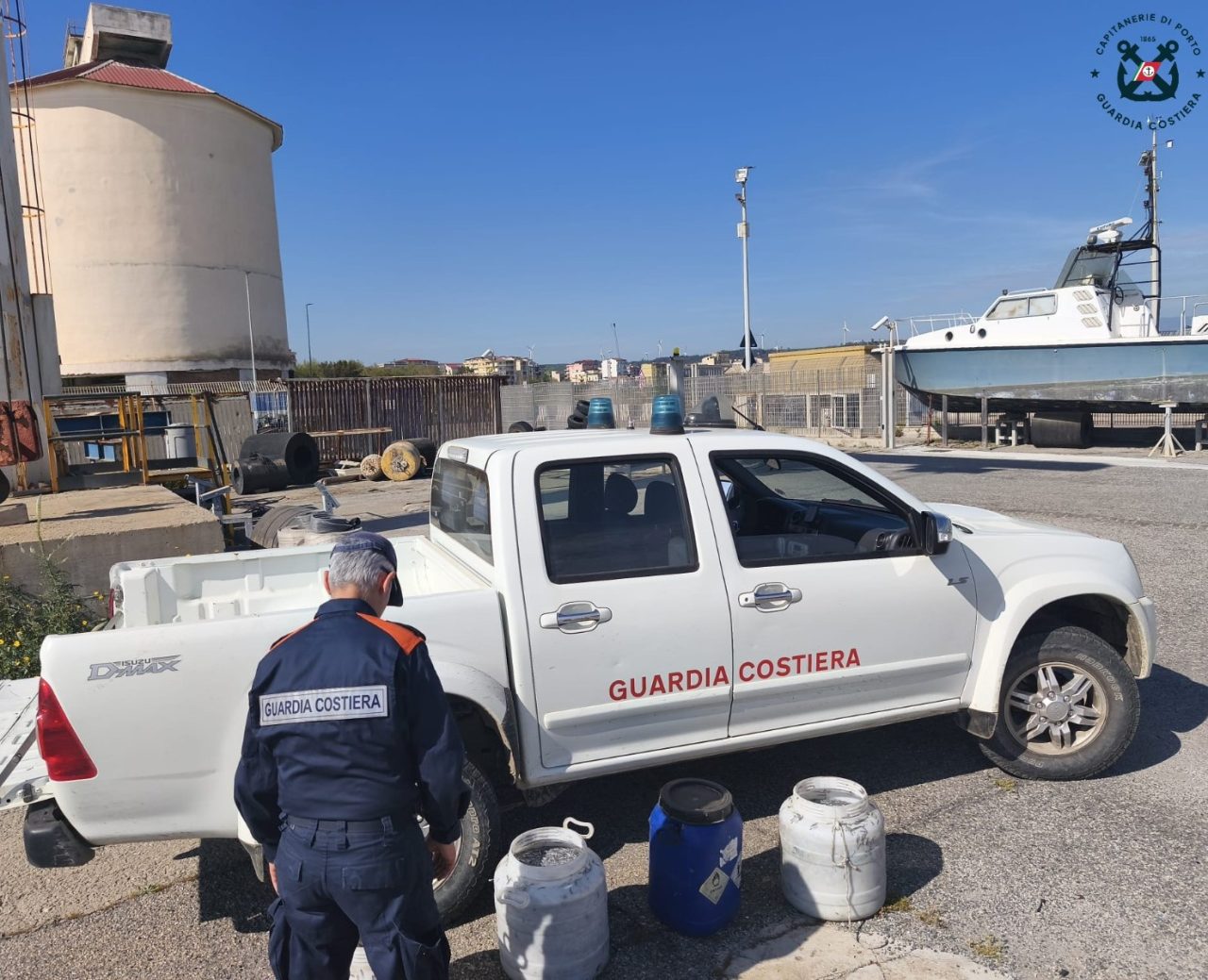 Pesca illegale: blitz della Guardia Costiera. Sequestrati 150 kg di bianchetto e una rete in mare lunga 600 metri 52 Guardia Costiera Sequestro bianchetto pesca illegale