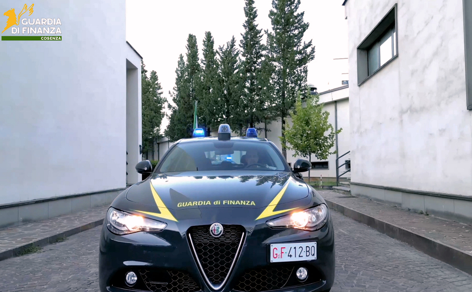 Maxi evasione a Montalto Uffugo. Il Gip rigetta la richiesta degli arresti domiciliari per i professionisti 52 Guardia di Finanza di Cosenza auto Maxi evasione