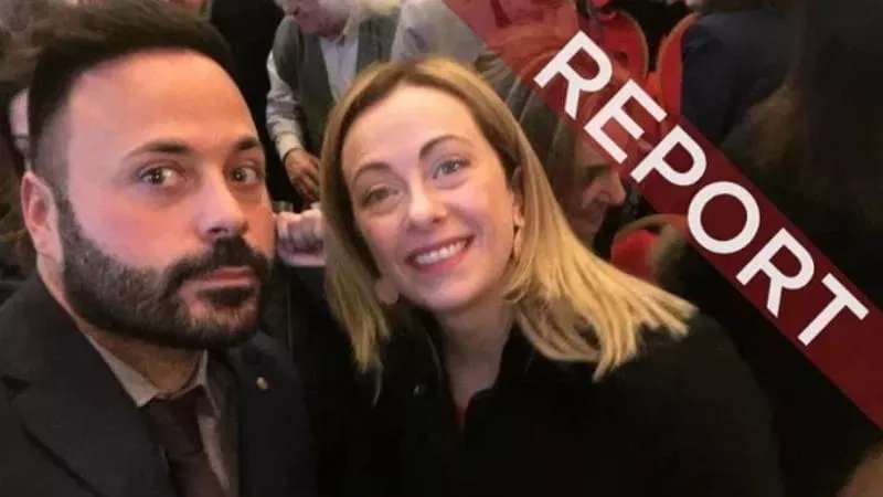 Meloni selfie