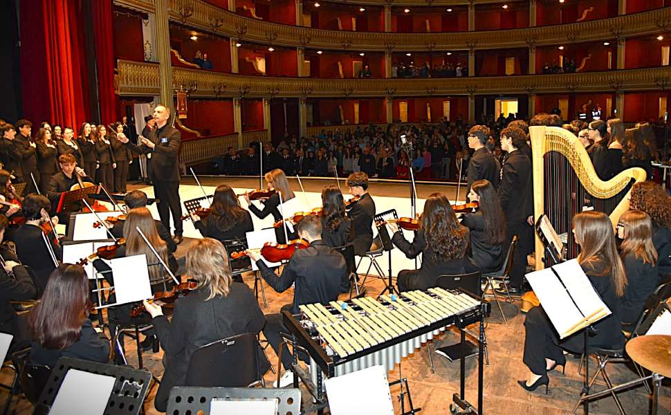 Orchestra IIS Lucrezia della Valle Dallaula al palco 01