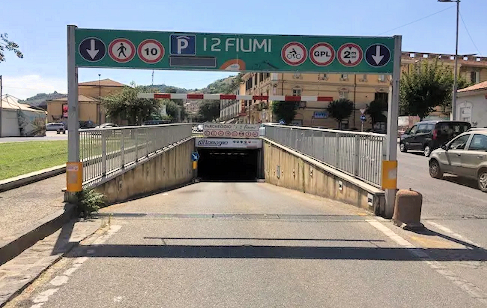 Parcheggio coperto Due fiumi Cosenza