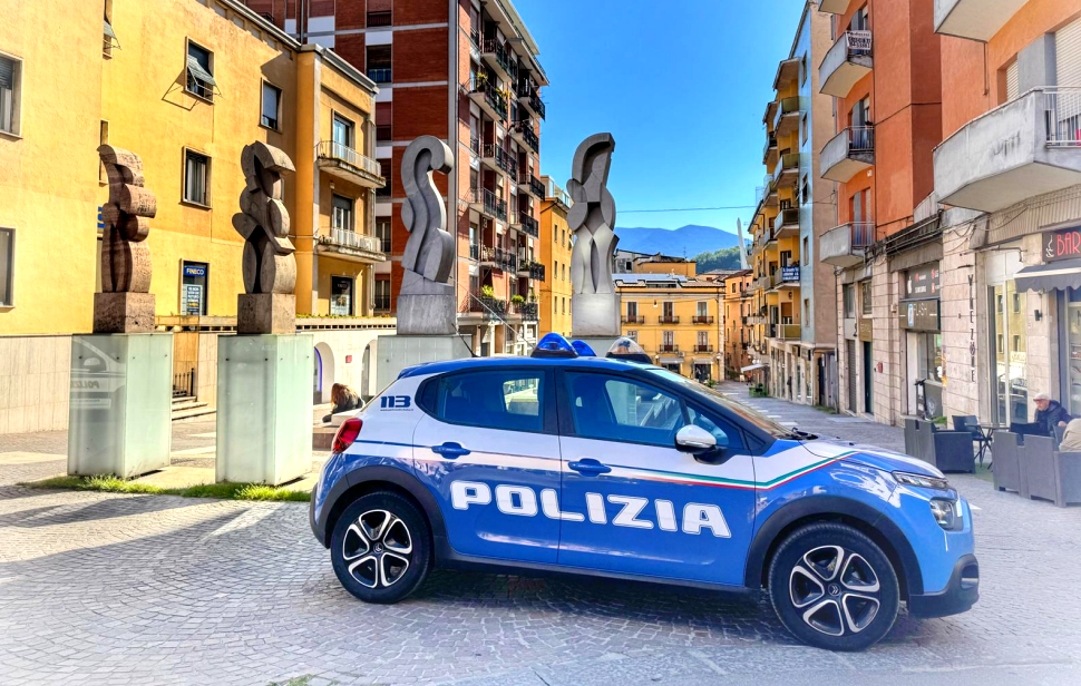 Cosenza, straniero irregolare e con vari precedenti intercettato dalla polizia e trasferito in un Cpr. Sarà espulso 52 Polizia Cosenza