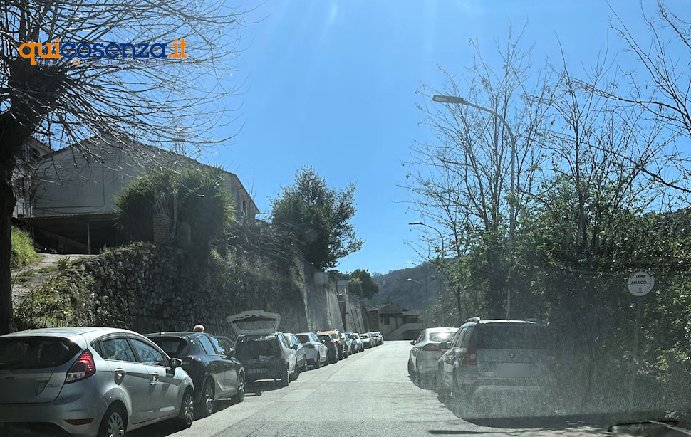 Portapiana Cosenza auto parcheggiate