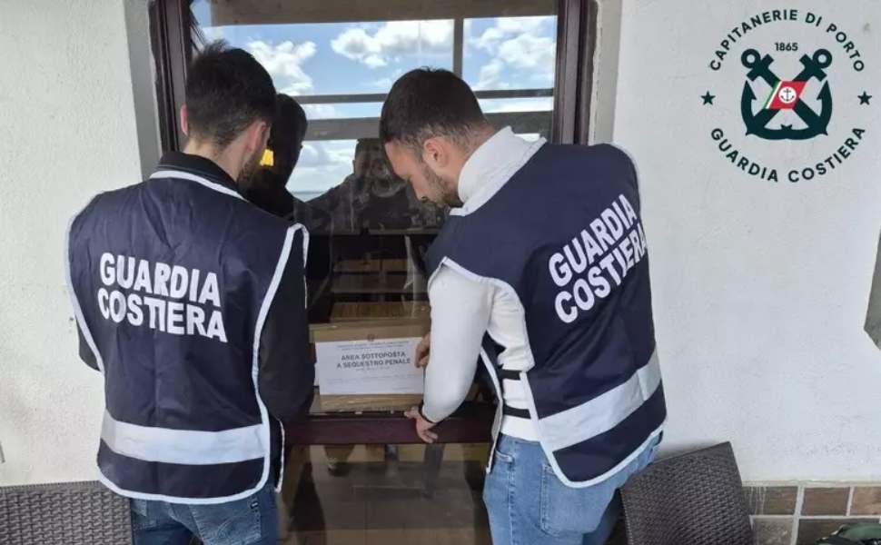 Opere abusive sul lungomare, scatta il sequestro della Guardia Costiera 51 opere abusive