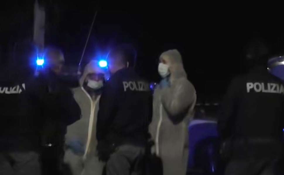 Tragedia a Catanzaro: 3 vite spezzate nel cuore della notte, proclamato il lutto cittadino 52 Tragedia Catanzaro - mamma figli 3