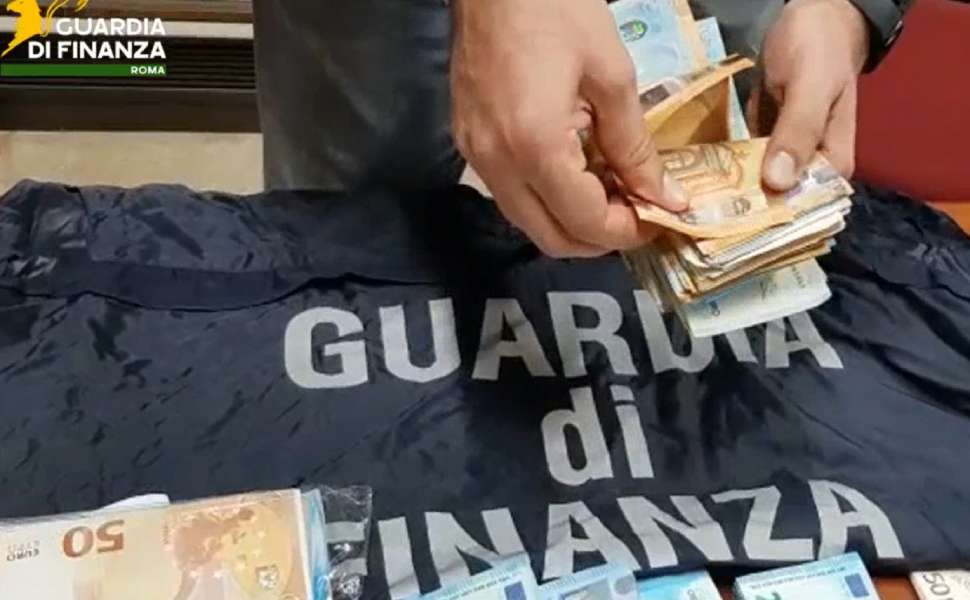Usura, arrestati 2 imprenditori ritenuti legati alla "Confederazione cosentina": interessi del 300% 52 Usura - arresto imprenditori Guardia finanza 02
