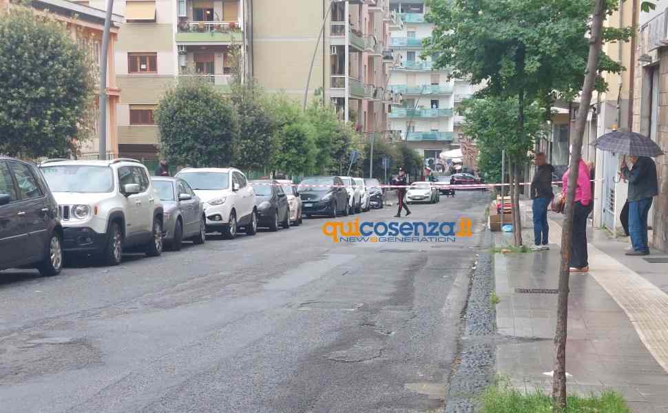 Cosenza: valigia "sospetta" (poi risultata vuota) su via Rodotà, sul posto gli Artificieri dei carabinieri 53 Valigia sospetta Via Rodota 2