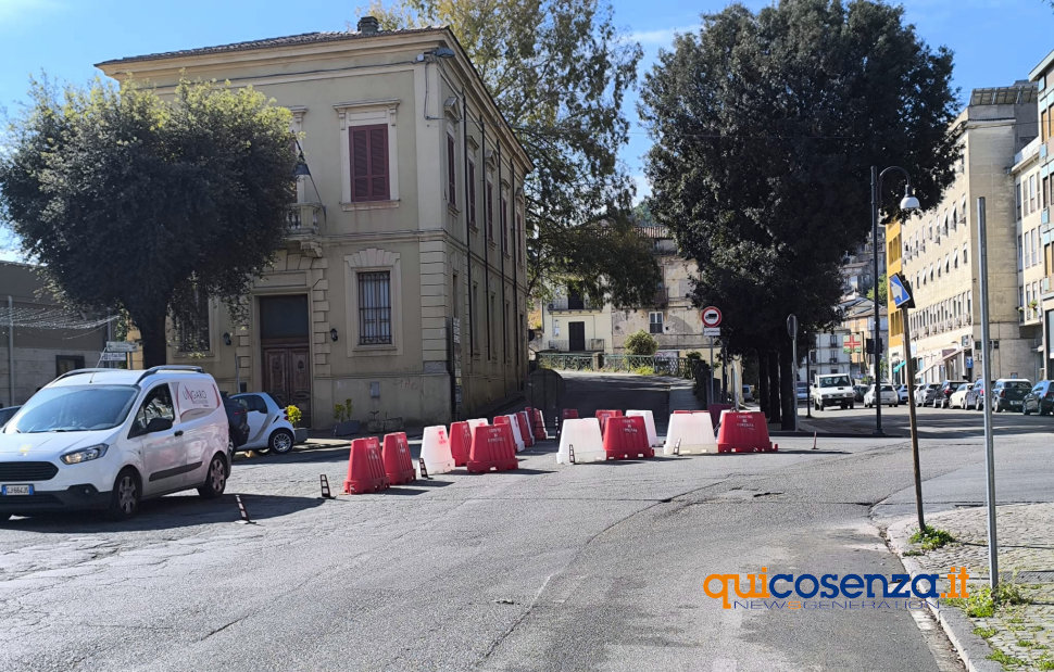 Via Sertorio Quattromani: Cartelli e multe non bastano più. New jersey contro l’immissione “illegale” 52 Via Sertorio Quattromani_02