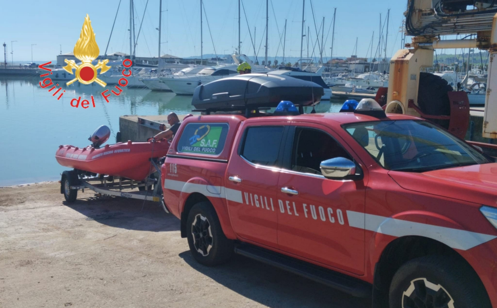 Crolla un ponte e precipita con l’auto nel fiume. Alle ricerche anche i Vigili del Fuoco di Cosenza e Catanzaro 53 Vigili del fuoco ricerche gommone crolla un ponte